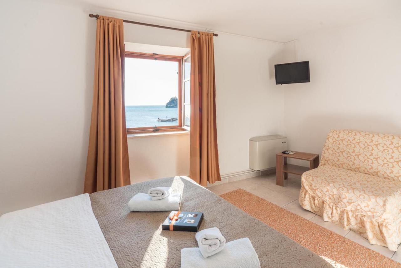 R Club Apartments Old Town Budva Bagian luar foto