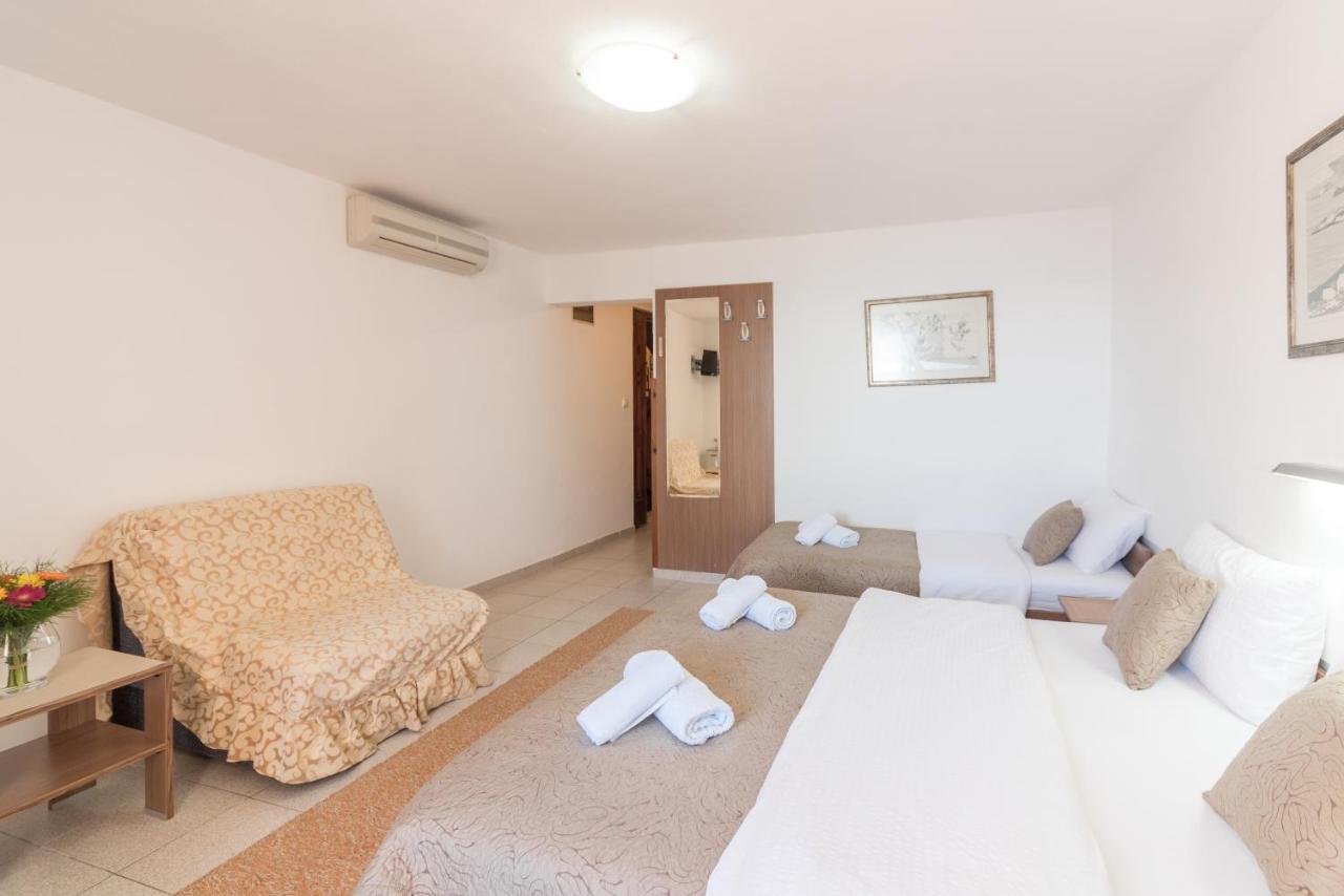 R Club Apartments Old Town Budva Bagian luar foto