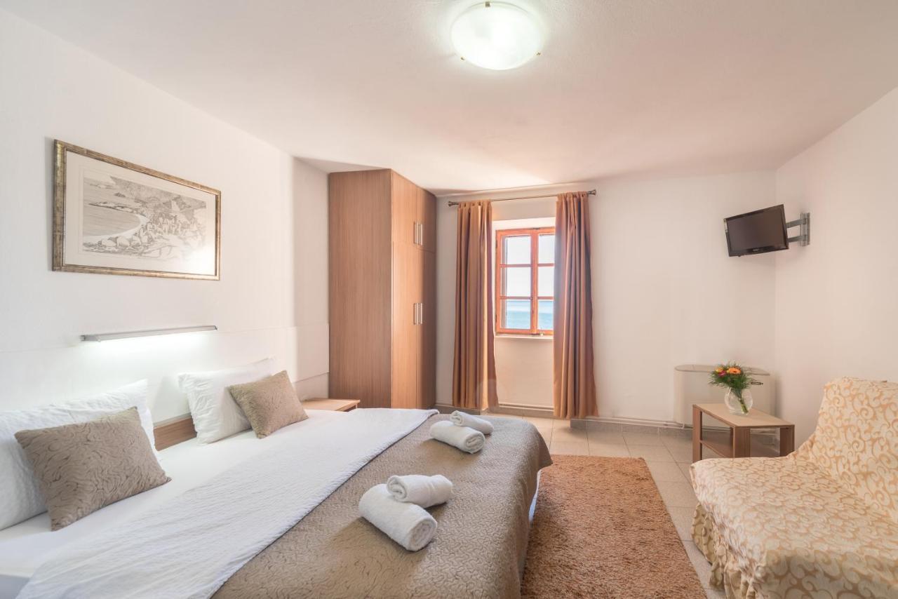 R Club Apartments Old Town Budva Bagian luar foto