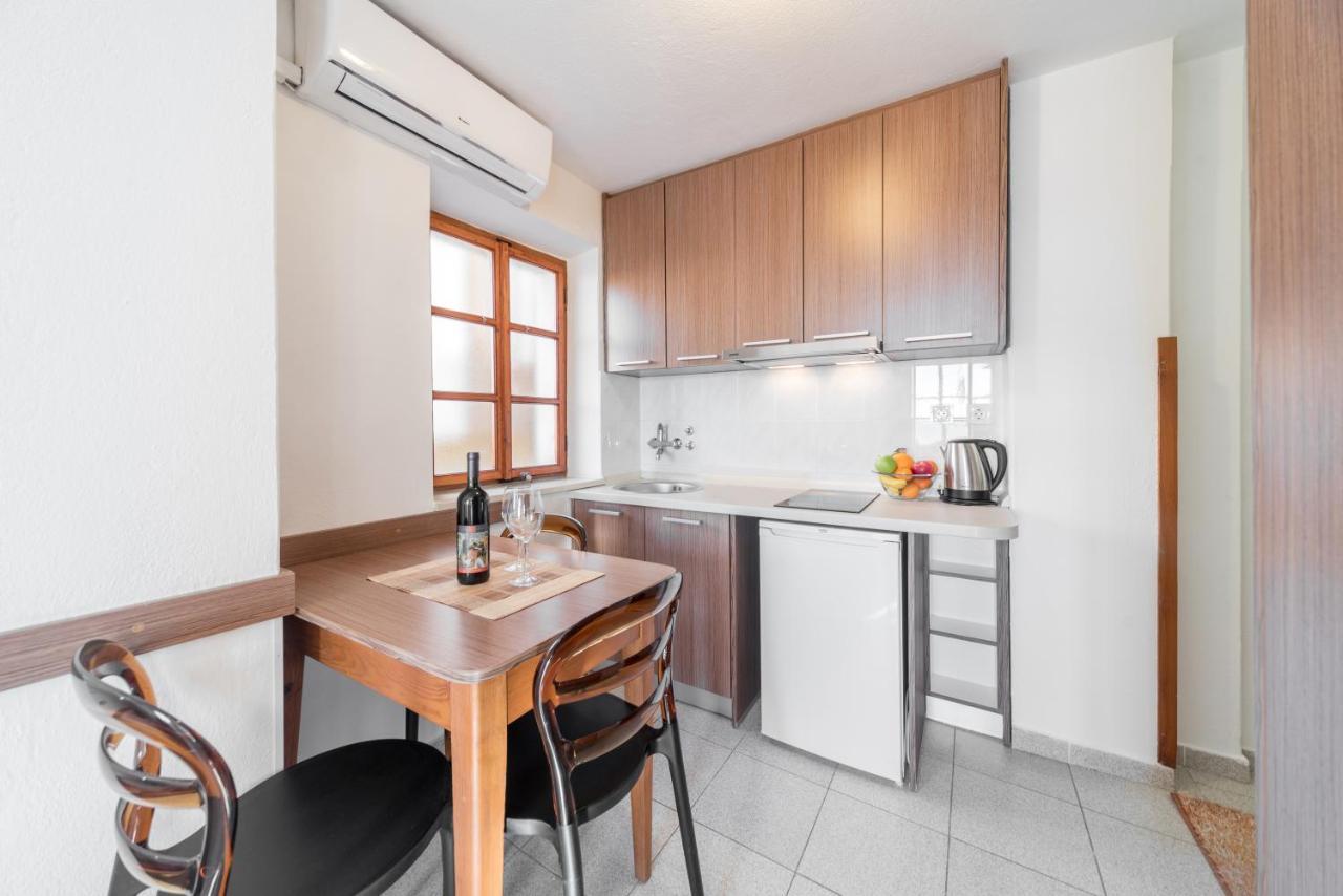 R Club Apartments Old Town Budva Bagian luar foto