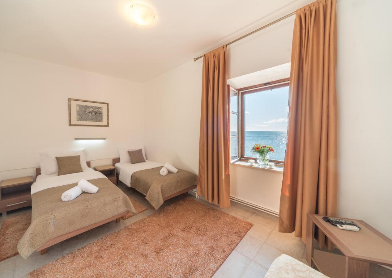 R Club Apartments Old Town Budva Bagian luar foto
