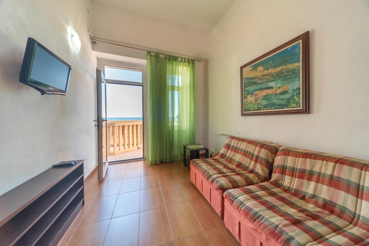 R Club Apartments Old Town Budva Bagian luar foto