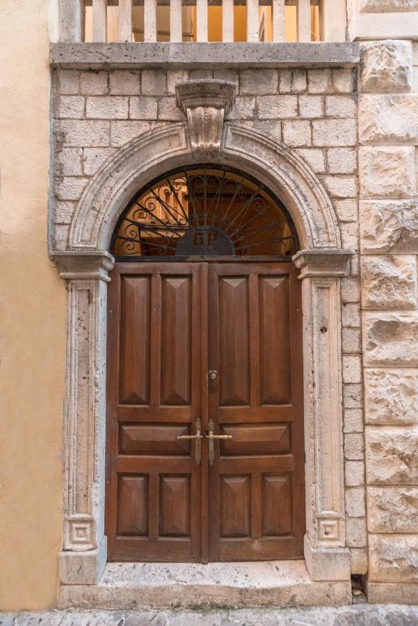 R Club Apartments Old Town Budva Bagian luar foto