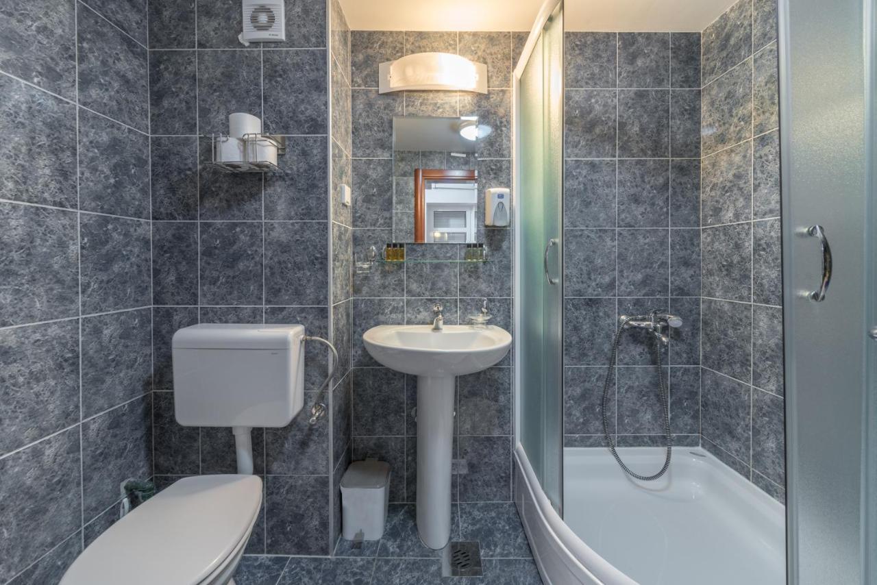 R Club Apartments Old Town Budva Bagian luar foto